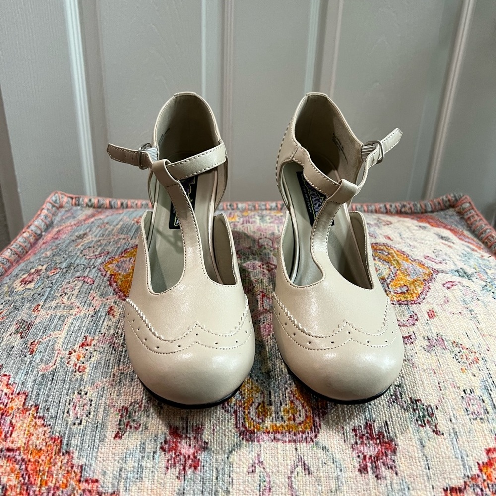 Funtasma Flapper T-Strap Pumps sz 10